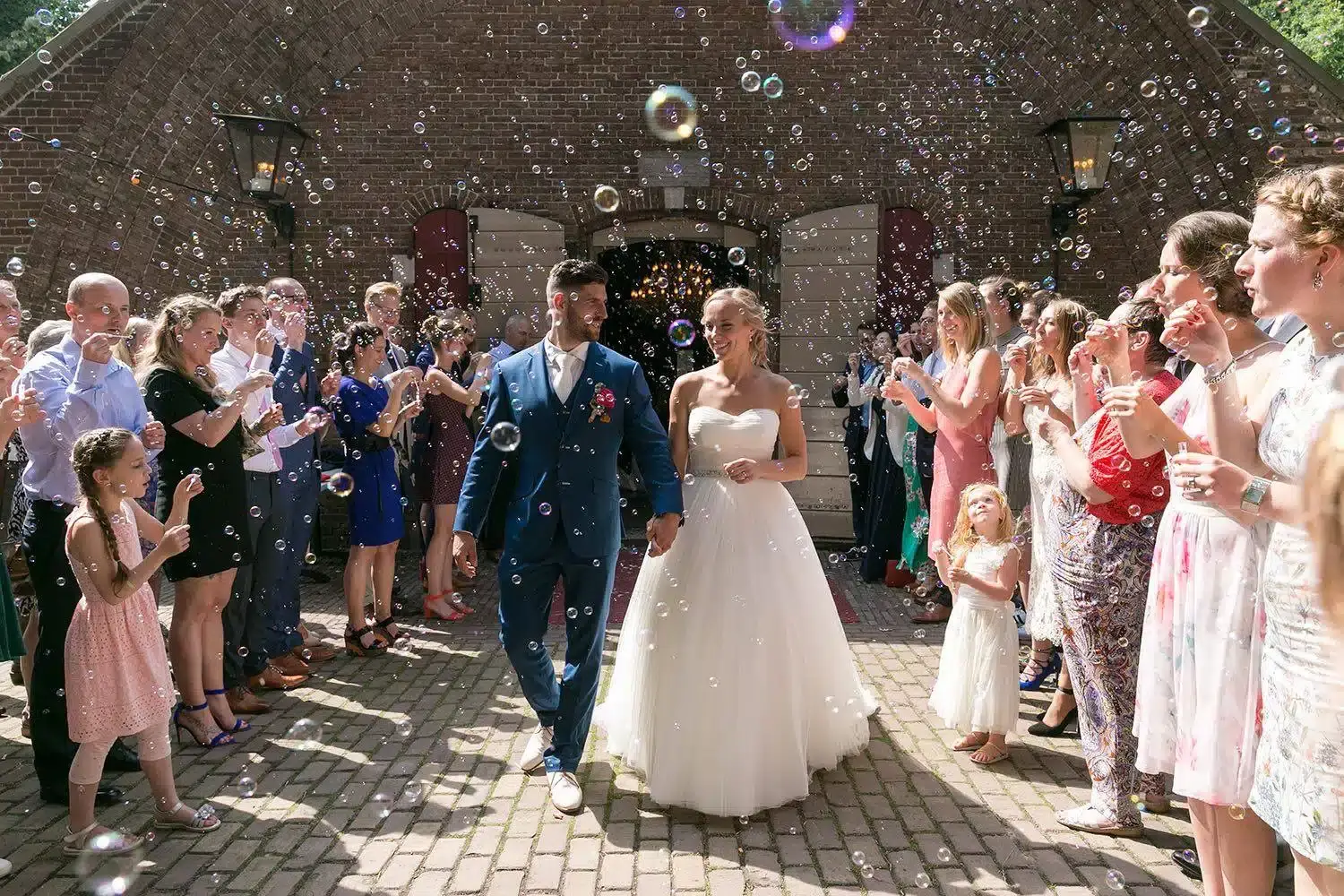 Weddingplanner Brabant in gesprek met bruidspaar bij HIER. Locaties