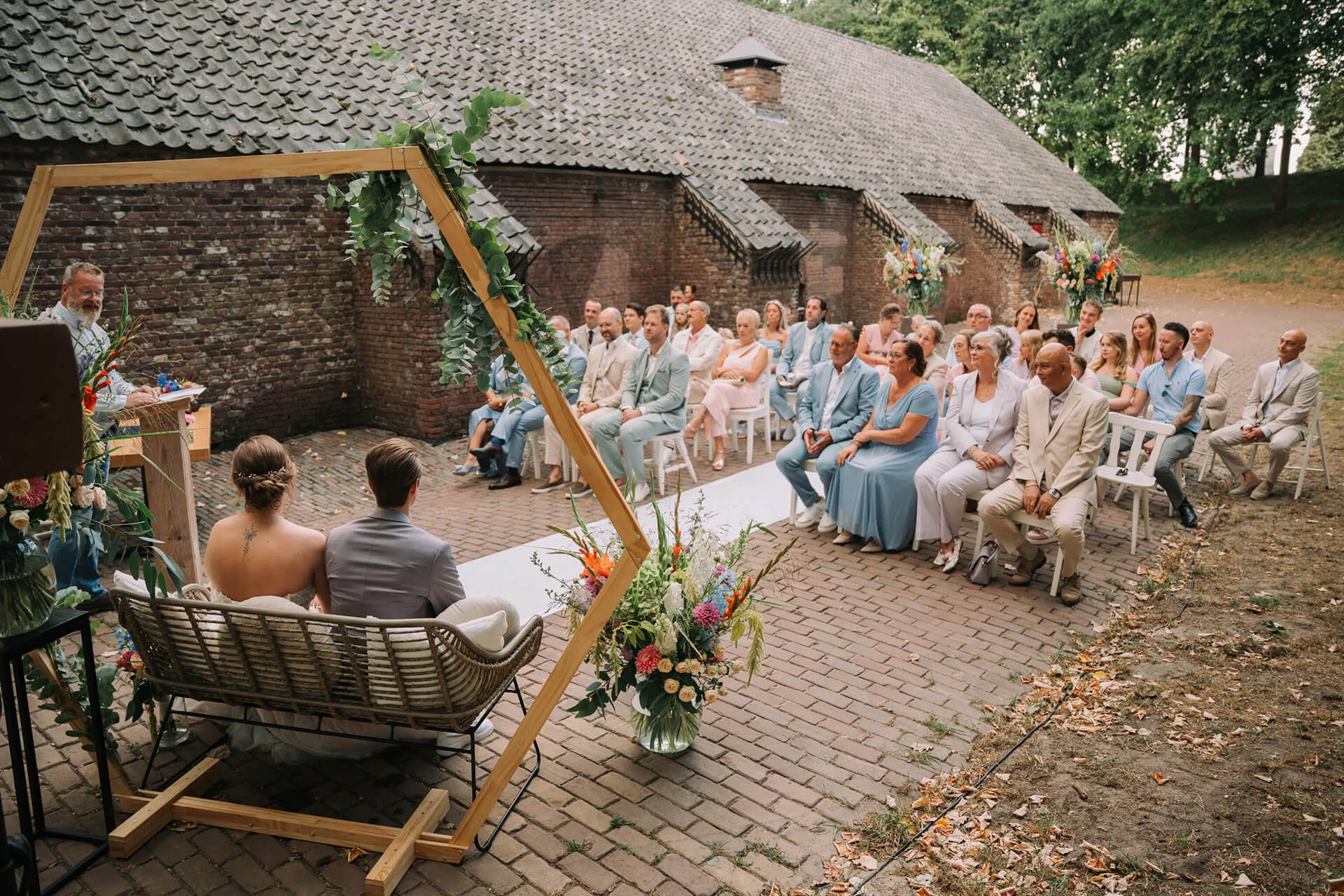 Weddingplanner begeleidt bruidspaar tijdens zomerbruiloft bij HIER. Locaties