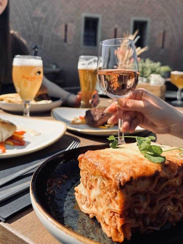 Bedrijfsuitje met eten en drinken