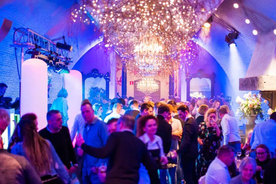 Bedrijfsuitje met bedrijfsfeest